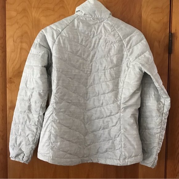 The North Face women’s lightweight puffer jacket. Size medium. - Picture 2 of 6
